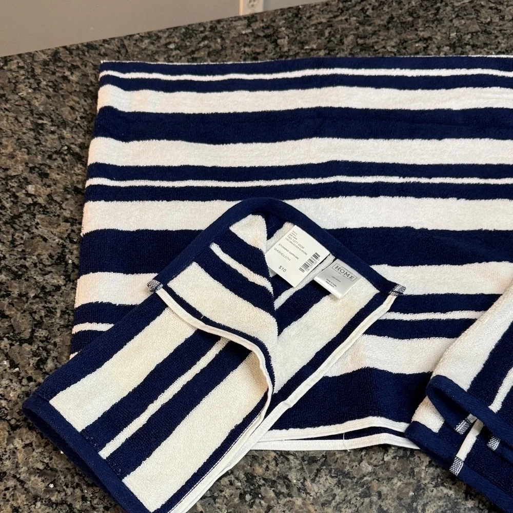 JCPenney Home Navy and White striped Performance Bath Towel set NWT